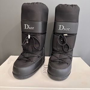 CHRISTIAN DIOR EARLY 2000S MOON BOOTS BY JOHN GALLIANO SIZE: 38-40